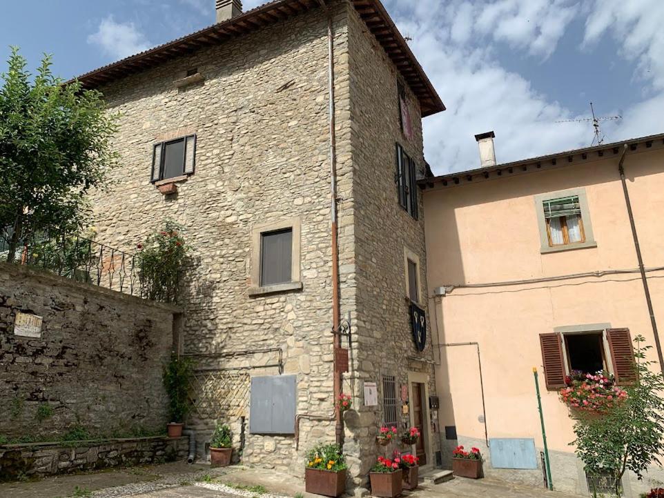 パラッツオーロ・スル・セーニオ La Torre Del Vicarioヴィラ エクステリア 写真